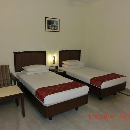 Hotel Thulashi Park 첸나이 외부 사진